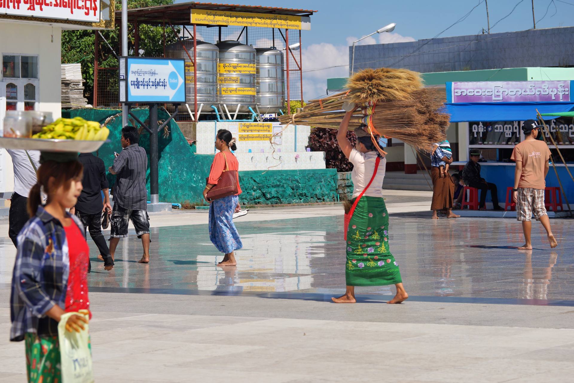 Geschäftiges Treiben am Goldenen Felsen